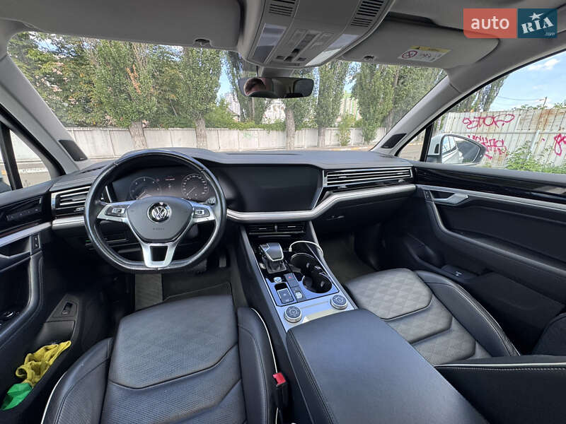 Внедорожник / Кроссовер Volkswagen Touareg 2018 в Киеве