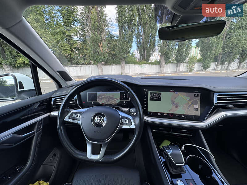 Внедорожник / Кроссовер Volkswagen Touareg 2018 в Киеве