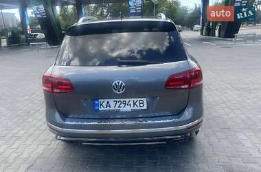 Позашляховик / Кросовер Volkswagen Touareg 2016 в 