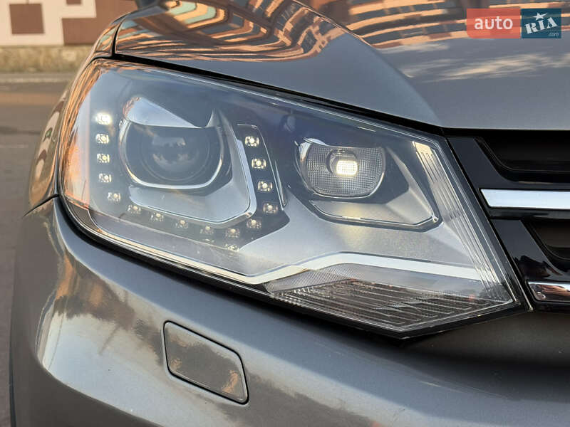 Внедорожник / Кроссовер Volkswagen Touareg 2013 в Одессе