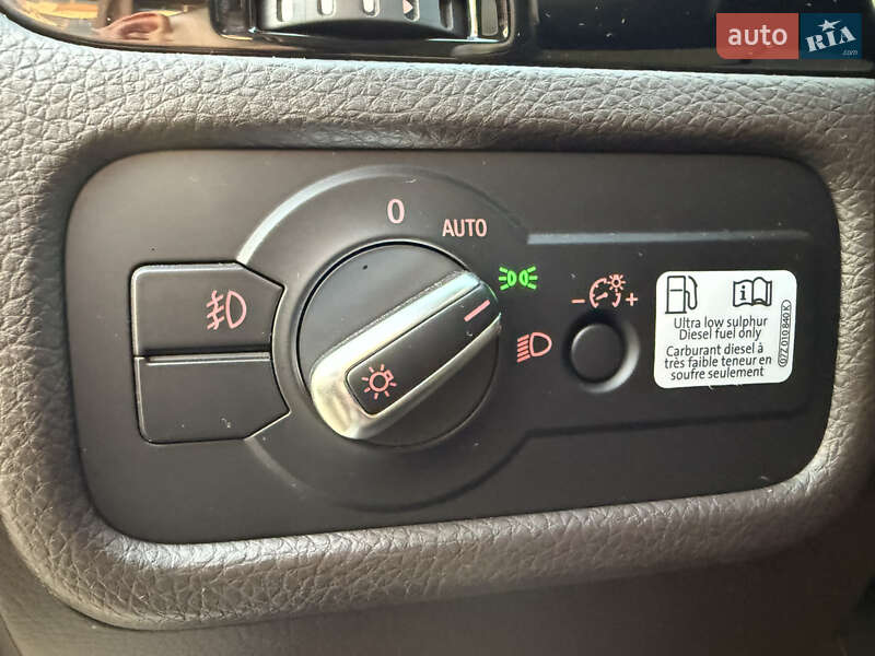 Внедорожник / Кроссовер Volkswagen Touareg 2013 в Одессе