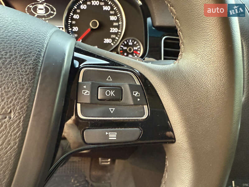 Внедорожник / Кроссовер Volkswagen Touareg 2013 в Одессе
