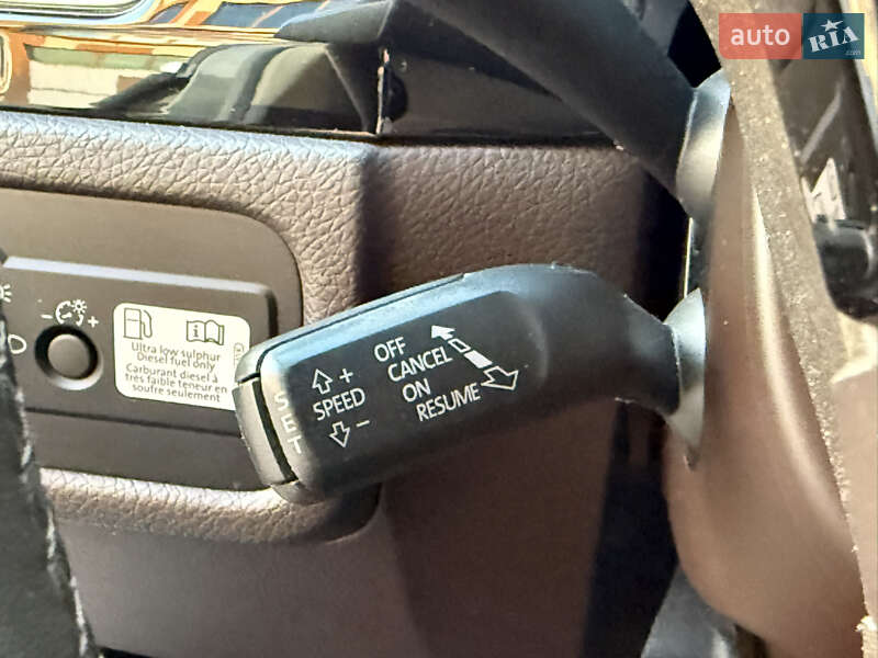 Внедорожник / Кроссовер Volkswagen Touareg 2013 в Одессе