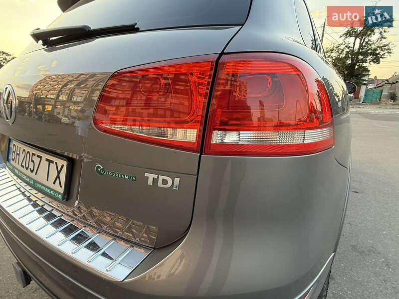 Внедорожник / Кроссовер Volkswagen Touareg 2013 в Одессе
