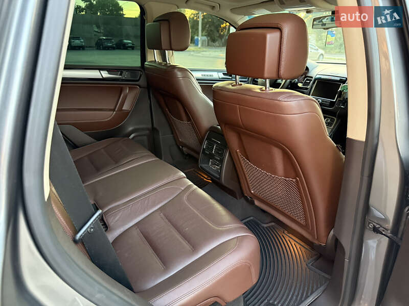 Внедорожник / Кроссовер Volkswagen Touareg 2013 в Одессе