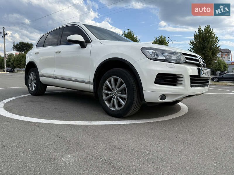 Внедорожник / Кроссовер Volkswagen Touareg 2011 в 