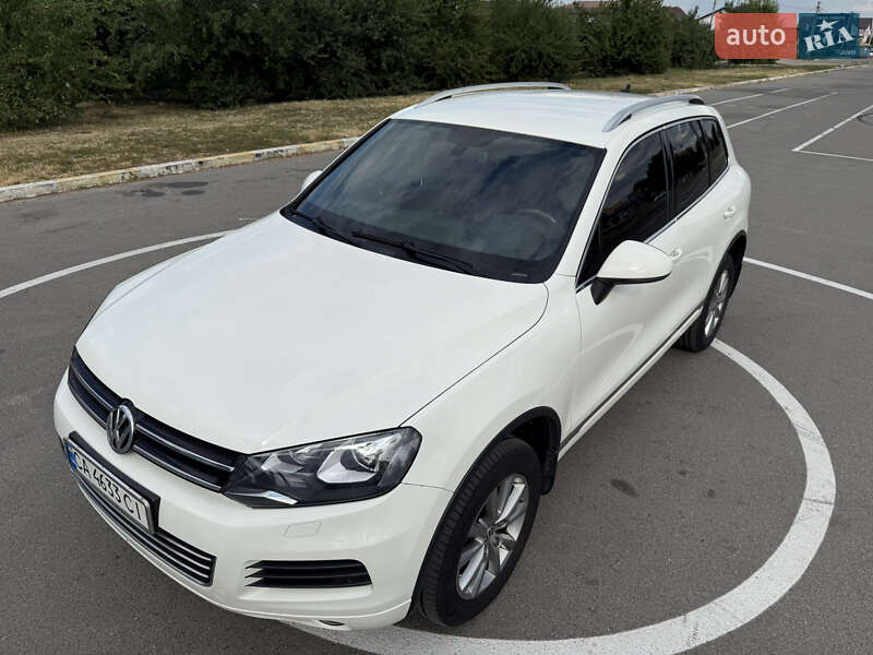 Внедорожник / Кроссовер Volkswagen Touareg 2011 в Киеве