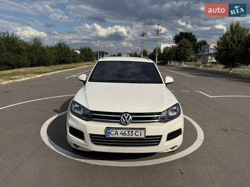 Внедорожник / Кроссовер Volkswagen Touareg 2011 в Киеве
