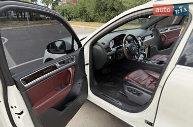 Внедорожник / Кроссовер Volkswagen Touareg 2011 в 