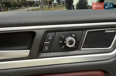 Внедорожник / Кроссовер Volkswagen Touareg 2011 в 