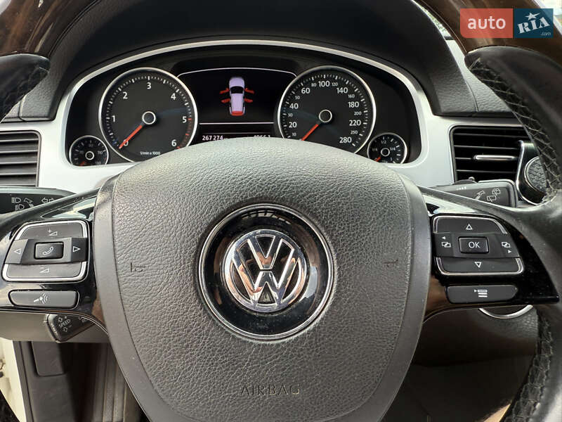 Внедорожник / Кроссовер Volkswagen Touareg 2011 в Киеве
