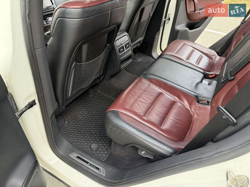 Внедорожник / Кроссовер Volkswagen Touareg 2011 в Киеве