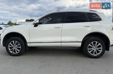 Внедорожник / Кроссовер Volkswagen Touareg 2011 в 