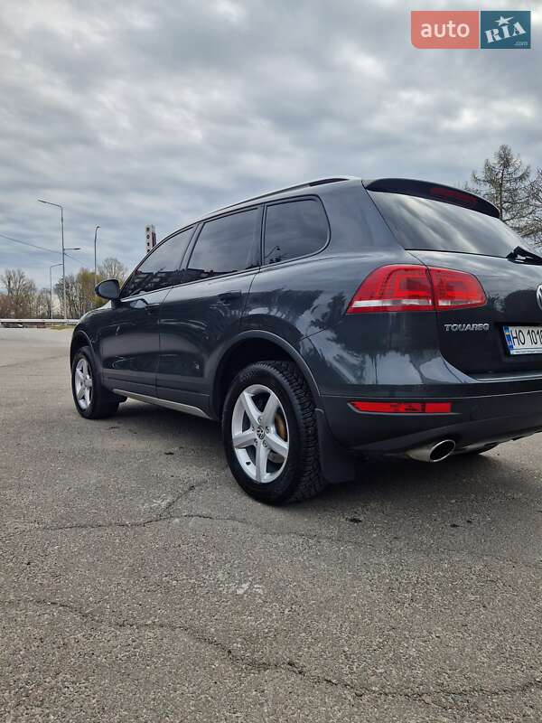 Внедорожник / Кроссовер Volkswagen Touareg 2012 в Тернополе