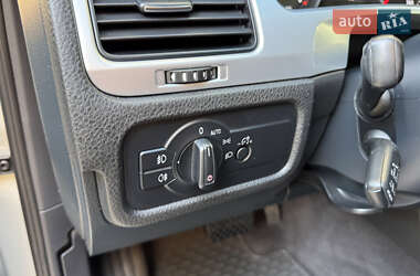 Внедорожник / Кроссовер Volkswagen Touareg 2012 в 