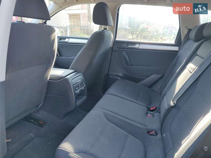 Внедорожник / Кроссовер Volkswagen Touareg 2011 в Тернополе