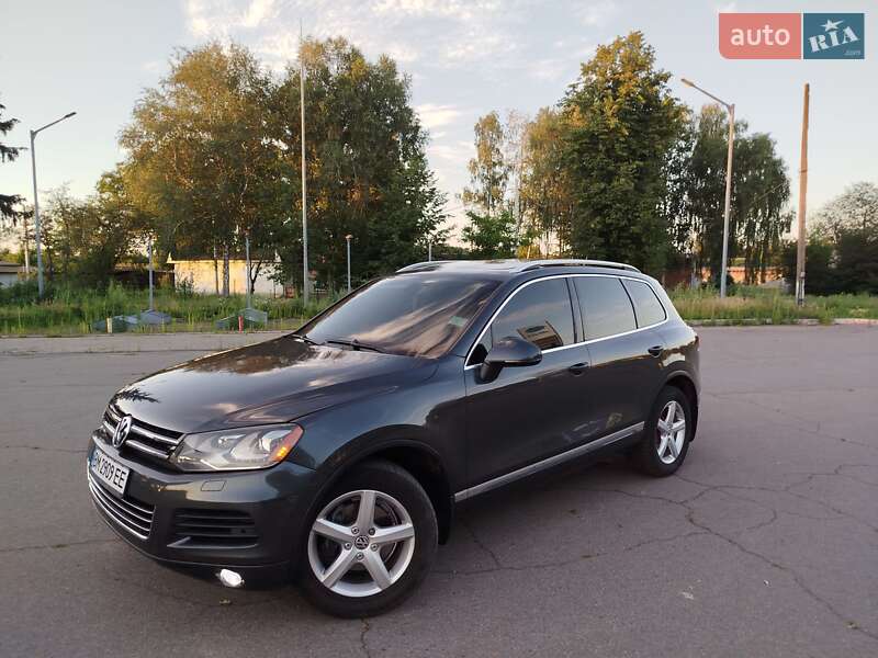 Внедорожник / Кроссовер Volkswagen Touareg 2013 в 