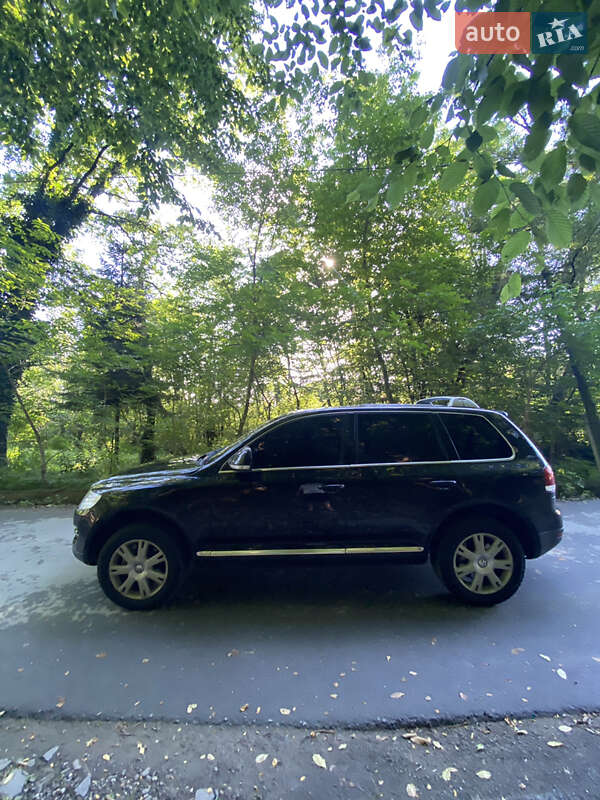 Позашляховик / Кросовер Volkswagen Touareg 2008 в Тячеві