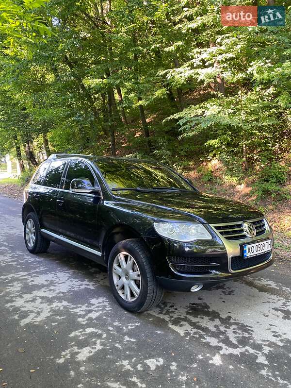 Позашляховик / Кросовер Volkswagen Touareg 2008 в Тячеві