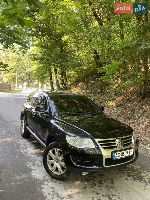 Позашляховик / Кросовер Volkswagen Touareg 2008 в Тячеві