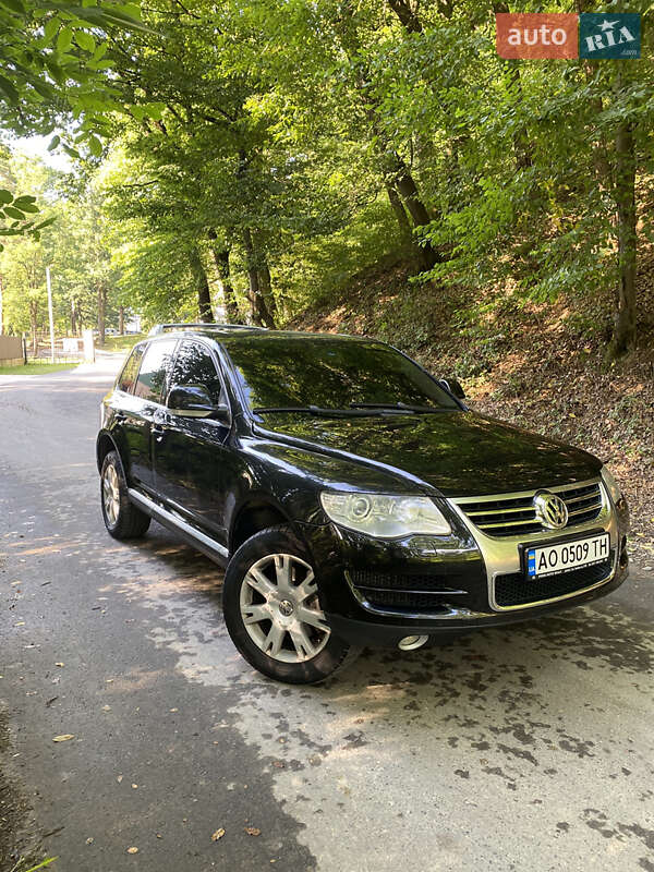 Позашляховик / Кросовер Volkswagen Touareg 2008 в Тячеві