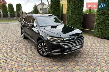 Позашляховик / Кросовер Volkswagen Touareg 2018 в Хусті