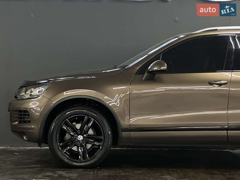 Внедорожник / Кроссовер Volkswagen Touareg 2012 в Николаеве