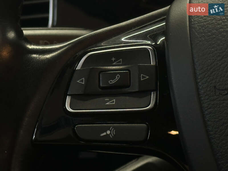 Внедорожник / Кроссовер Volkswagen Touareg 2012 в Николаеве