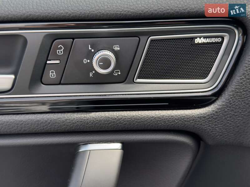 Внедорожник / Кроссовер Volkswagen Touareg 2017 в Киеве