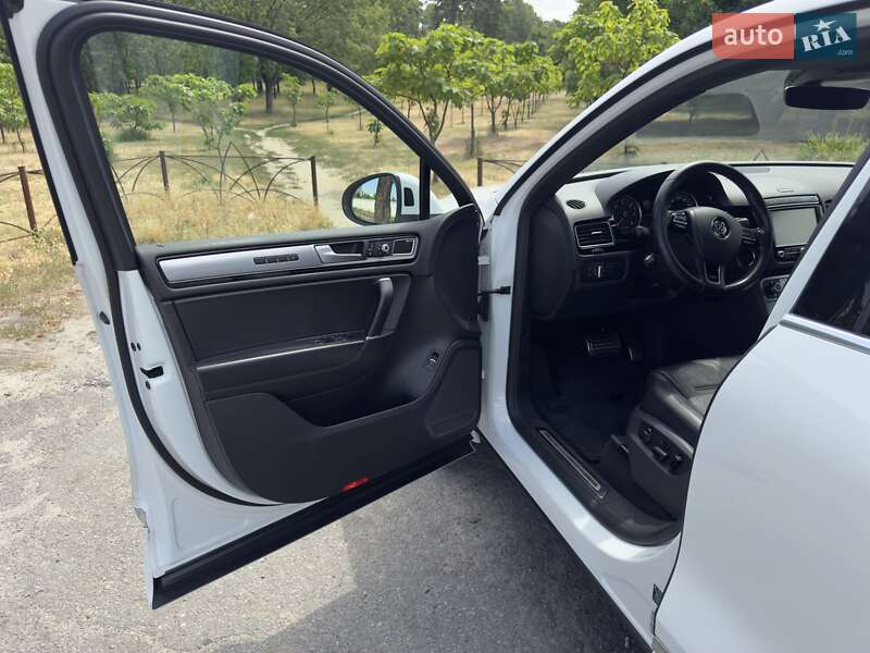 Внедорожник / Кроссовер Volkswagen Touareg 2017 в Киеве