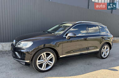 Внедорожник / Кроссовер Volkswagen Touareg 2015 в Киеве