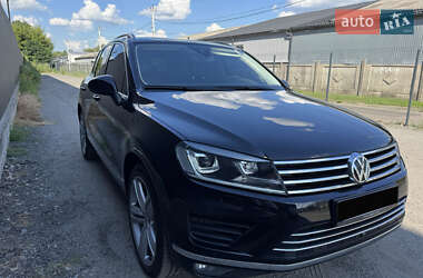 Внедорожник / Кроссовер Volkswagen Touareg 2015 в 