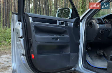 Внедорожник / Кроссовер Volkswagen Touareg 2002 в 