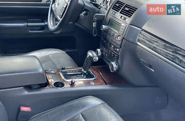 Внедорожник / Кроссовер Volkswagen Touareg 2002 в 