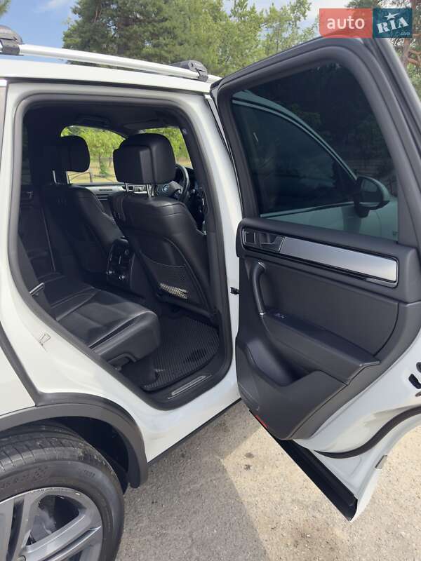 Внедорожник / Кроссовер Volkswagen Touareg 2017 в Киеве