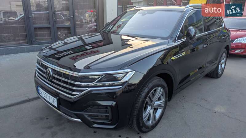 Позашляховик / Кросовер Volkswagen Touareg 2021 в Рівному