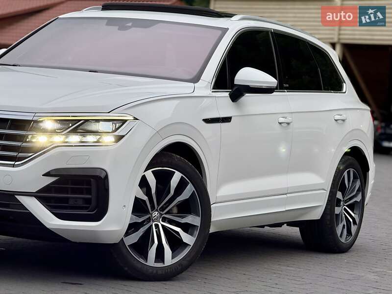 Позашляховик / Кросовер Volkswagen Touareg 2019 в Хусті