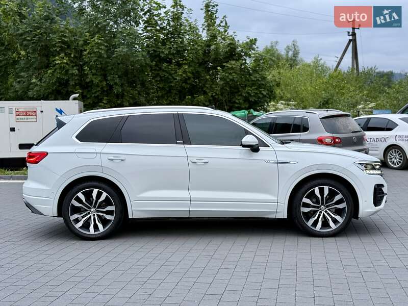 Позашляховик / Кросовер Volkswagen Touareg 2019 в Хусті