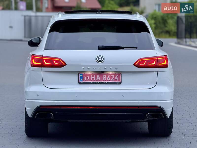 Позашляховик / Кросовер Volkswagen Touareg 2019 в Хусті