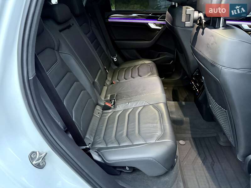 Позашляховик / Кросовер Volkswagen Touareg 2019 в Хусті