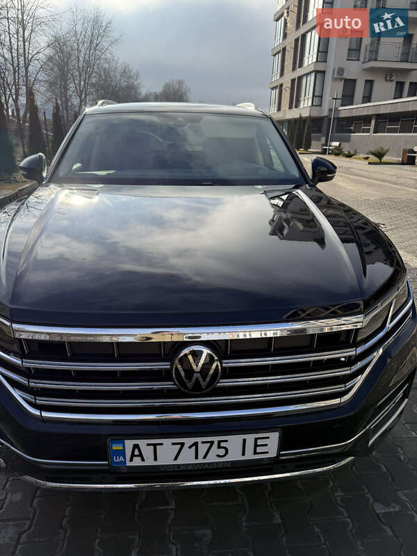 Позашляховик / Кросовер Volkswagen Touareg 2018 в Івано-Франківську