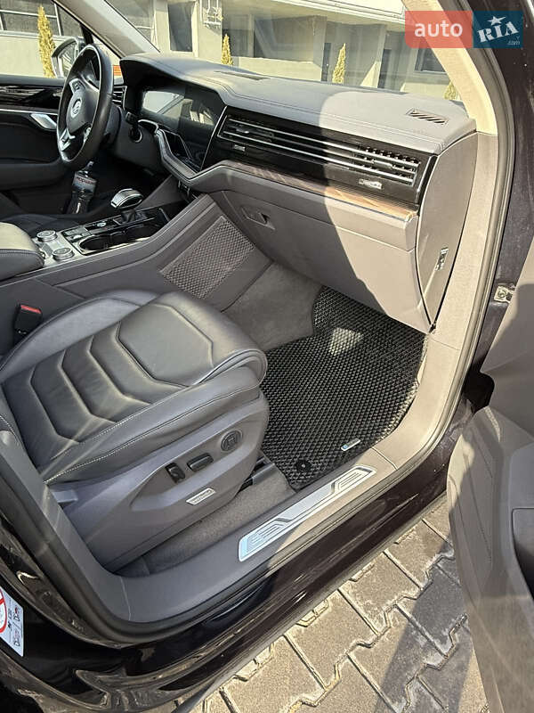Позашляховик / Кросовер Volkswagen Touareg 2018 в Івано-Франківську