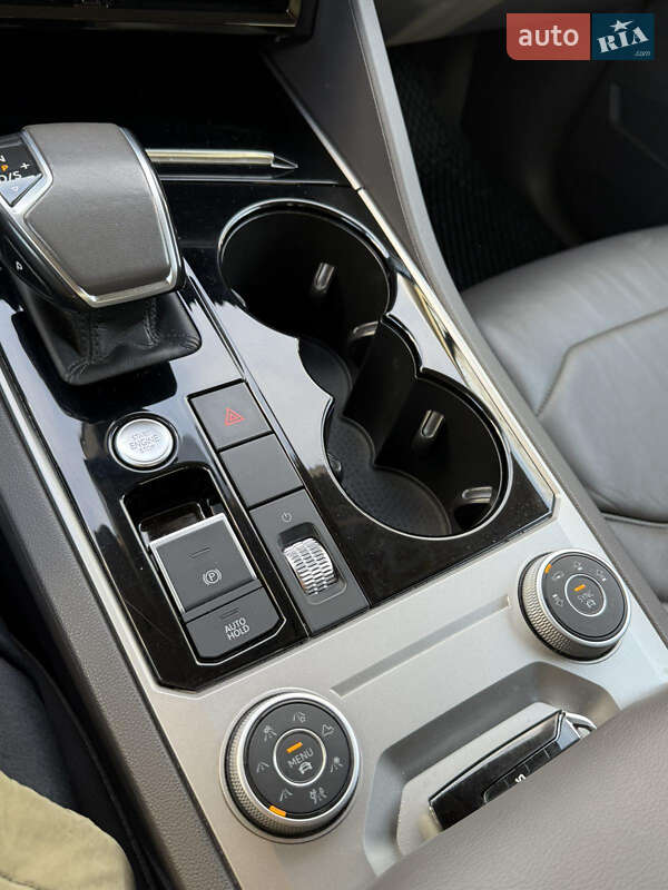 Позашляховик / Кросовер Volkswagen Touareg 2018 в Івано-Франківську