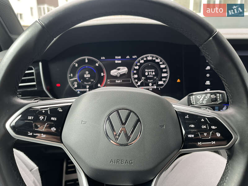 Позашляховик / Кросовер Volkswagen Touareg 2020 в Києві