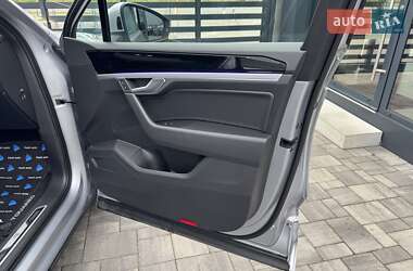Позашляховик / Кросовер Volkswagen Touareg 2022 в 