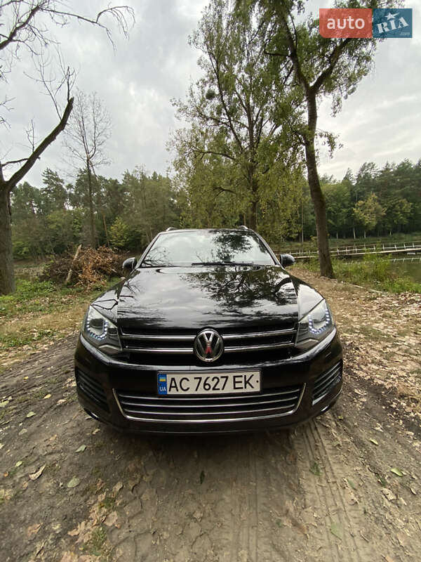 Внедорожник / Кроссовер Volkswagen Touareg 2011 в Ровно