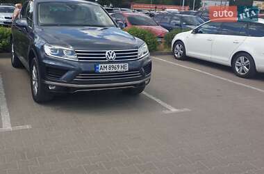 Внедорожник / Кроссовер Volkswagen Touareg 2015 в Житомире