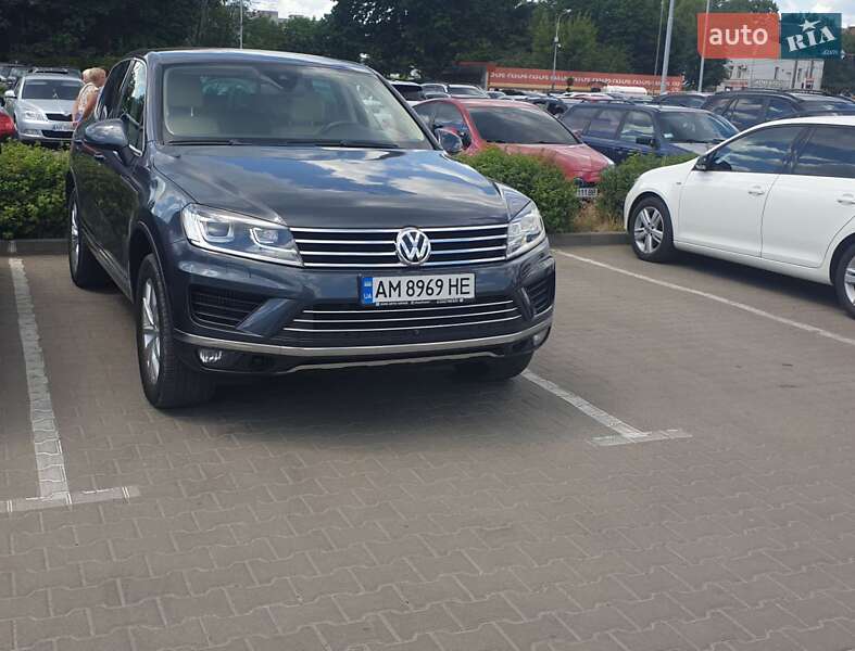 Внедорожник / Кроссовер Volkswagen Touareg 2015 в Житомире