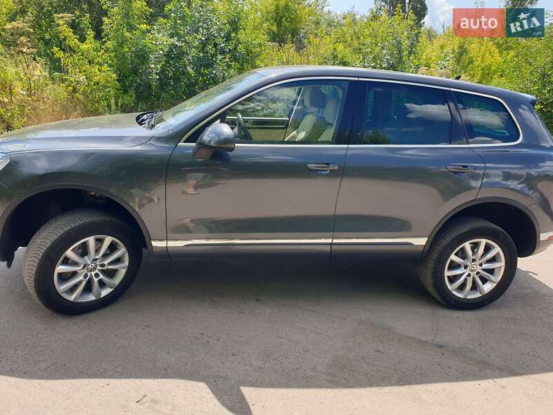 Внедорожник / Кроссовер Volkswagen Touareg 2015 в Житомире
