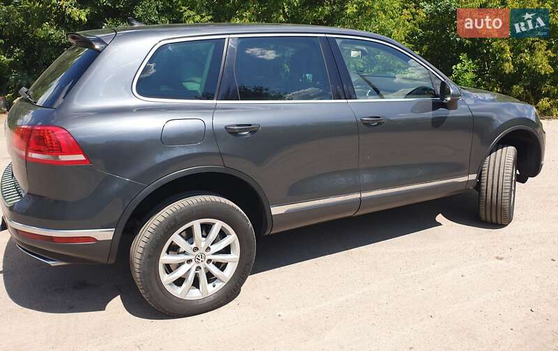 Внедорожник / Кроссовер Volkswagen Touareg 2015 в Житомире